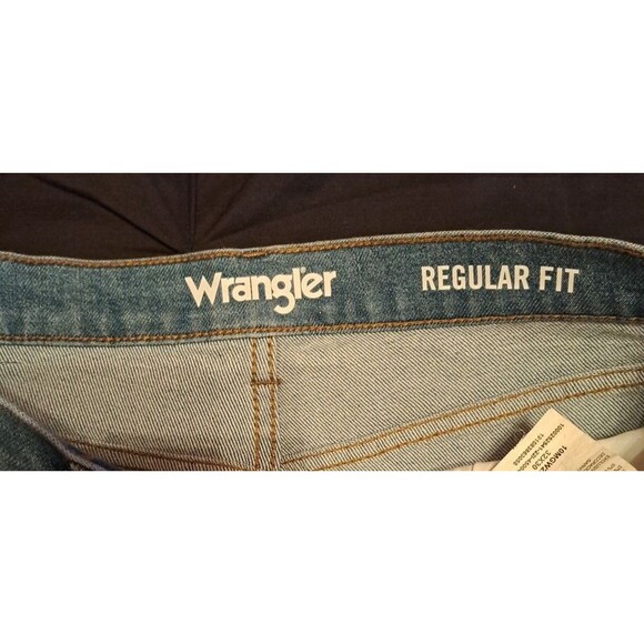 NWT Wrangler, Regular Fit Jeans, Medium Blue Wash Denim, Men’s 32 X 30 CLBP27 - Picture 6 of 11